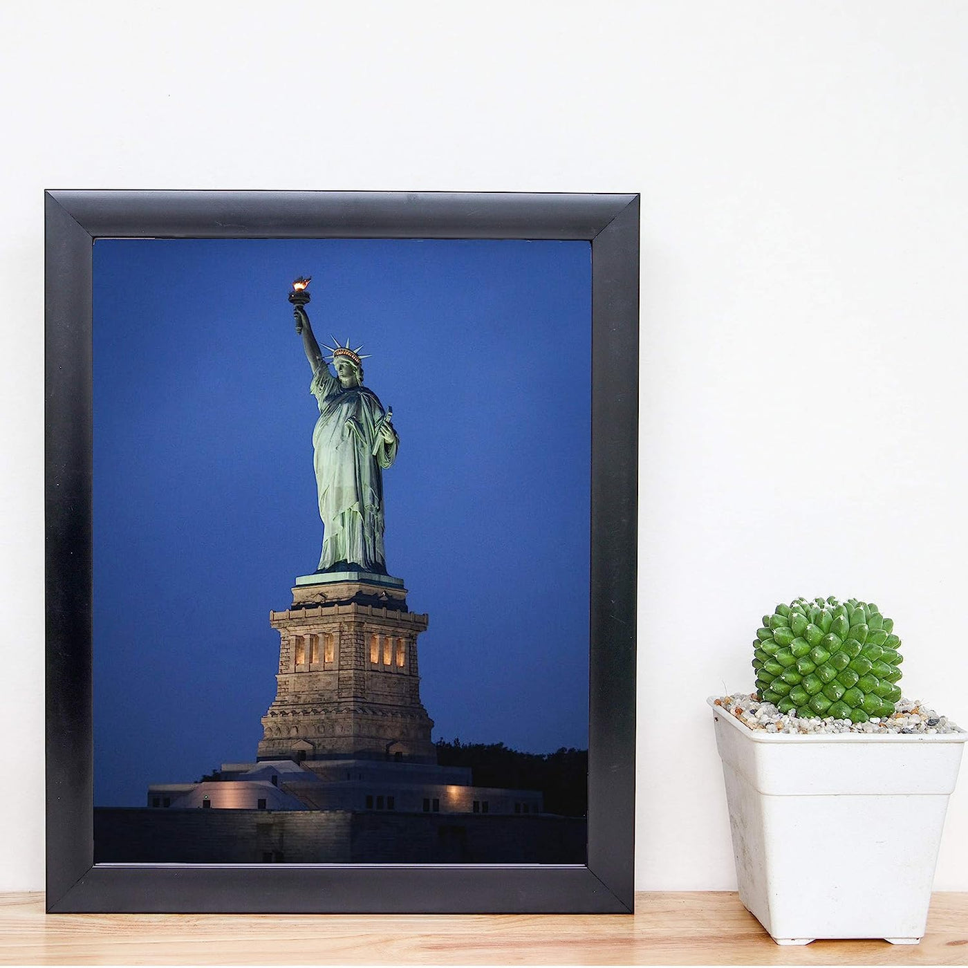 Statue of Liberty-Ellis Island- 8 x 10 Wall Art Print Ready to Frame- Home D?cor, Office D?cor & Wall Print. Makes a Perfect Wall Art Decoration for Patriotism & Freedom.