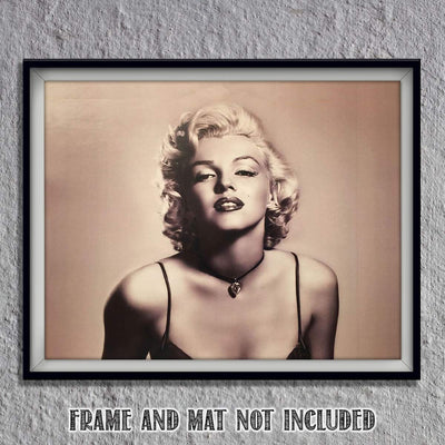 Classic Marilyn Monroe"Sexy & Sultry" Wall Art Print- 10 x 8" Wall Print Art- Marilyn's Famous Pose- Ready to Frame. Retro Home- Office-Man Cave D?cor. Perfect Gift for Marilyn Monroe Admirers.